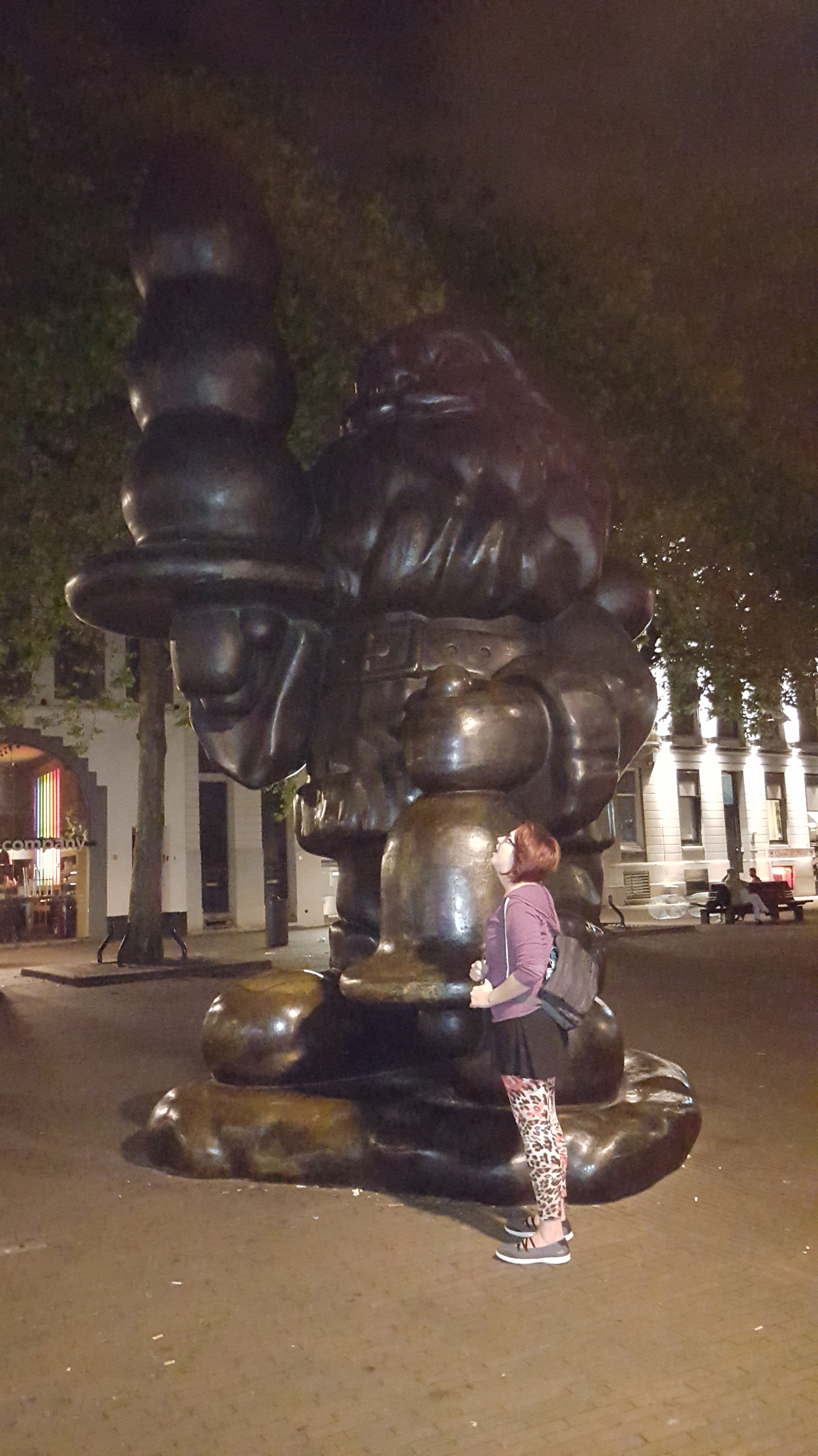 ButtplugSantaStatue_Rotterdamn