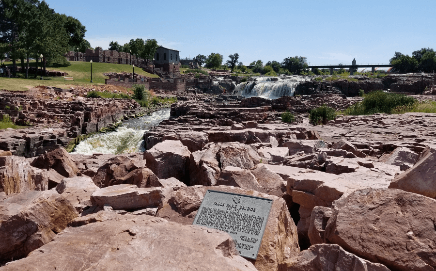 Save money when traveling by doing free things