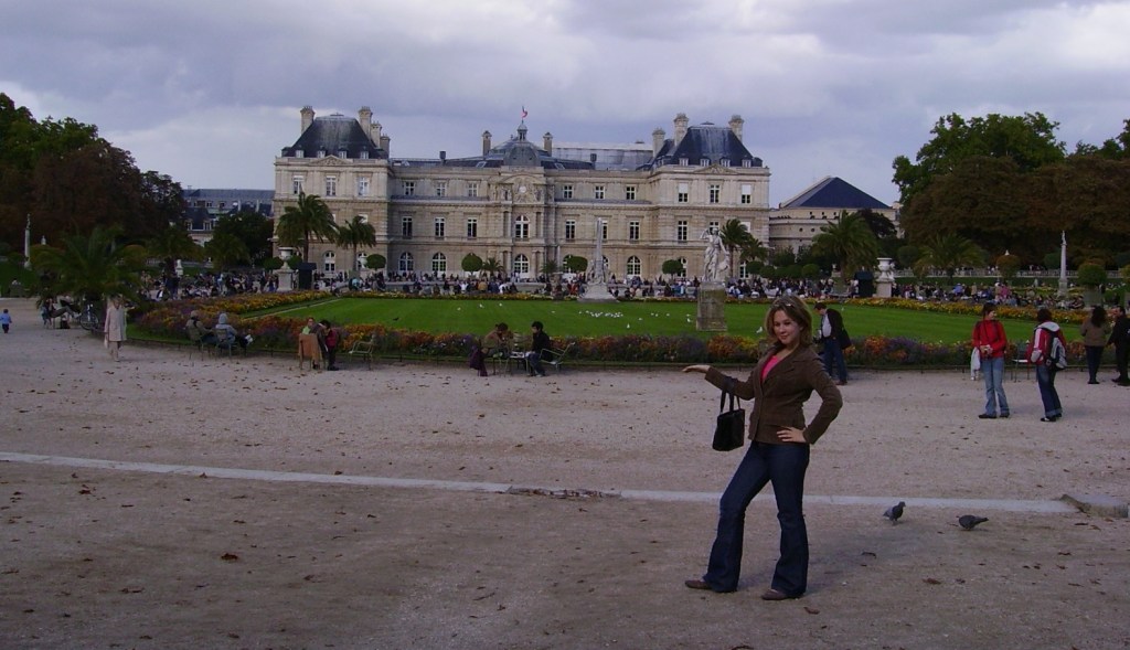 travel tip: be friendly but increase your situational awareness