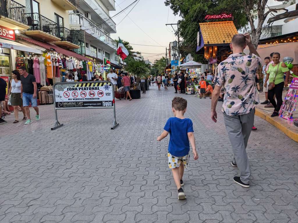 Walking along Avenida Quinta, one of the best free things to do with kids in playa del carmen